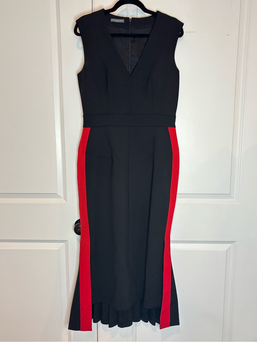 Alexander McQueen Black Wool Sleeveless Pleated Hem Red Side Stripe Dress 46/10